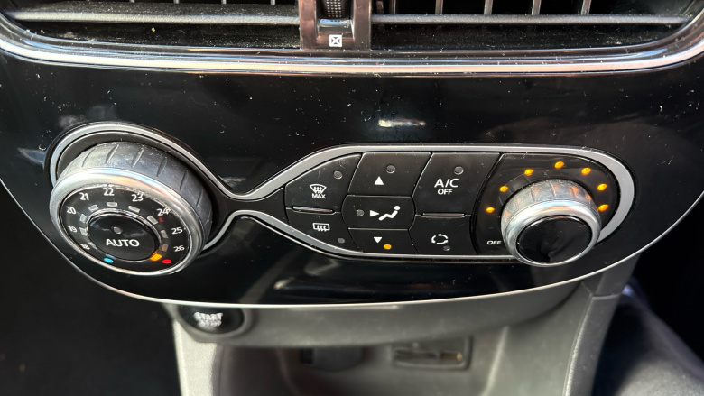 Renault Clio 0.9 TCE 90 Signature Nav 5dr Petrol Hatchback